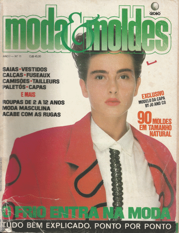 capa da revista; uma modelo usando um blazer vermelho e camisa branca